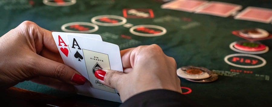Xi to Poker va luat choi can ban