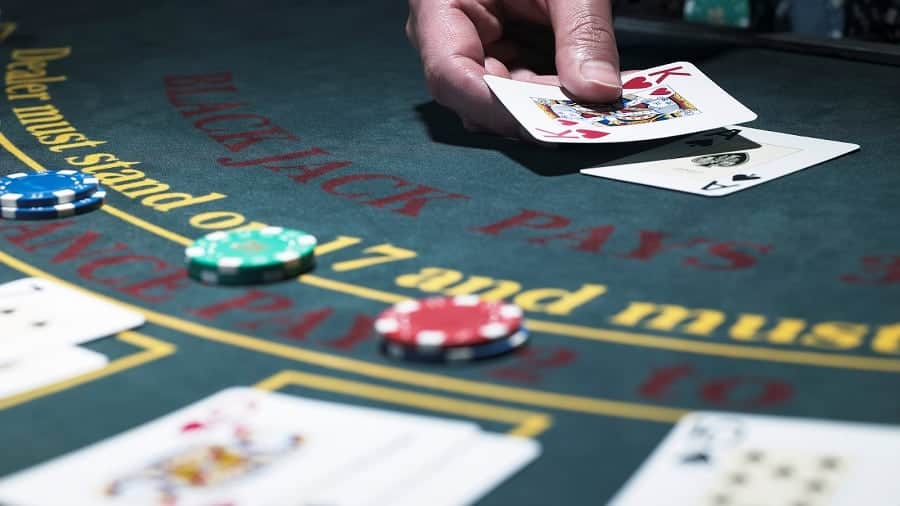 Ban se choi Blackjack online mien phi hay tra phi