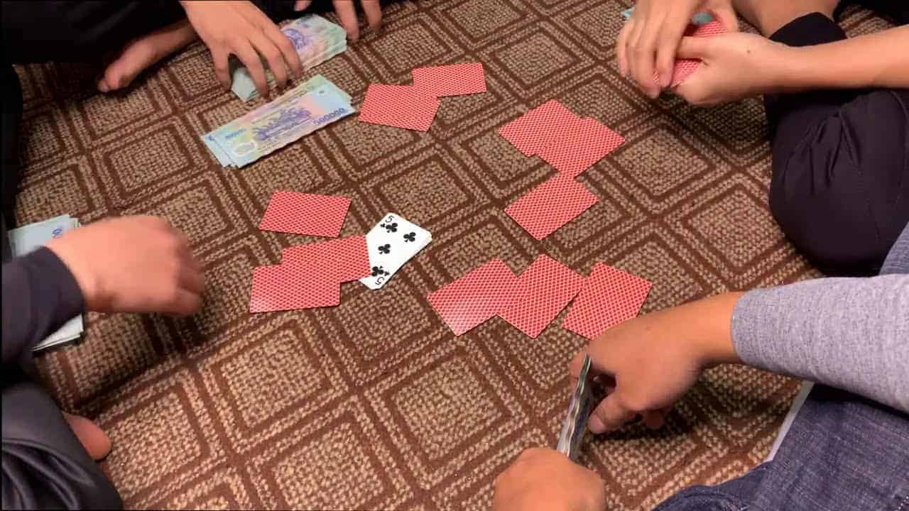 Tim hieu nguyen tac khi choi 3 cay va meo lay duoc diem cao