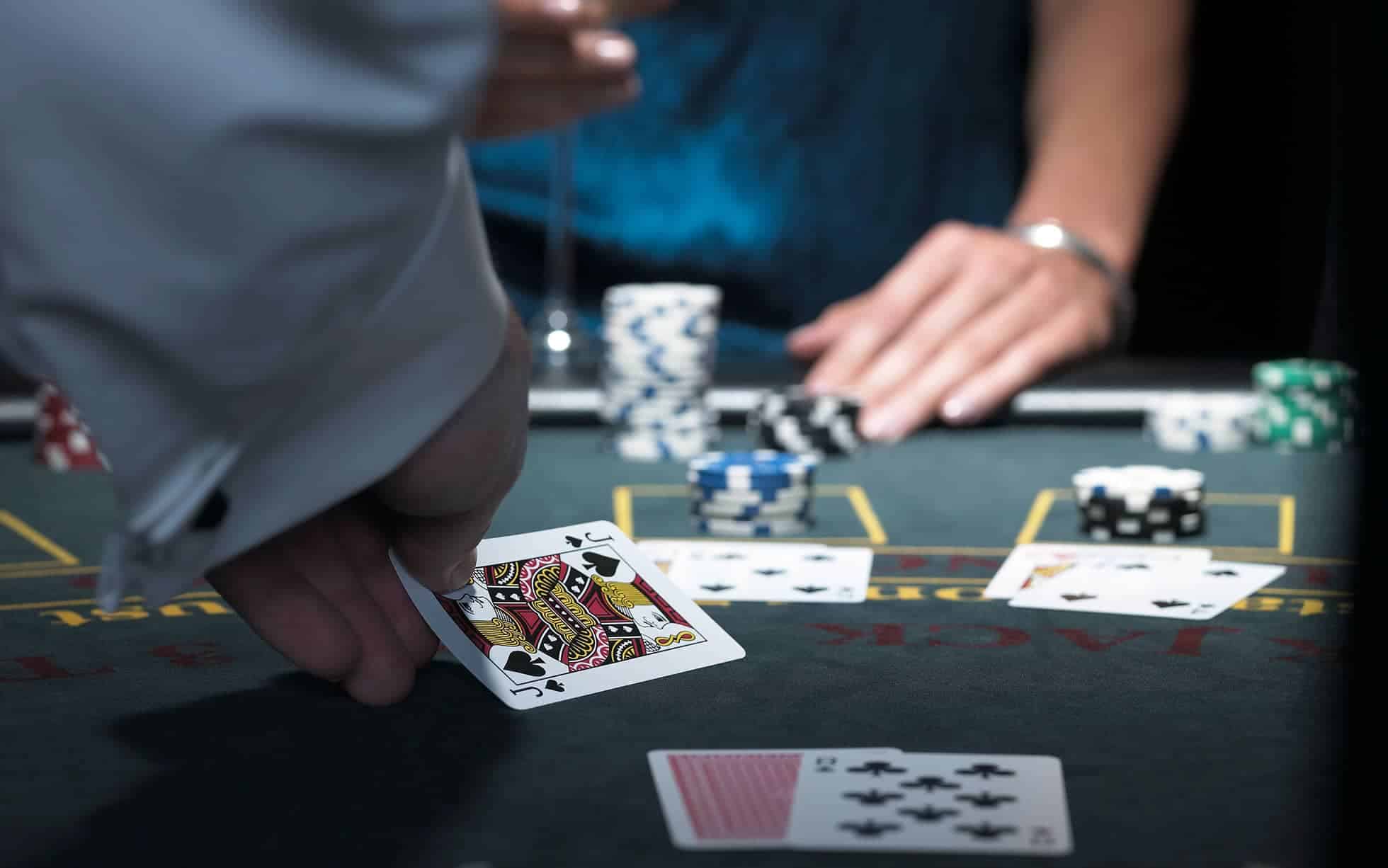 Tim hieu mot so lenh bai trong game blackjack ma ban nen biet?