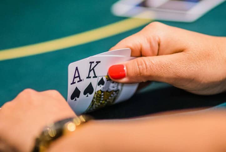Hướng dẫn cách chơi, so bài và giới hạn đặt cược ở trong game bài Poker