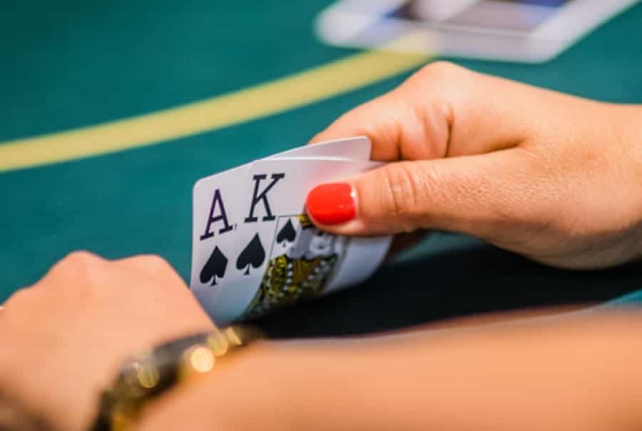 huong dan cach choi, so bai va gioi han dat cuoc o trong game bai poker