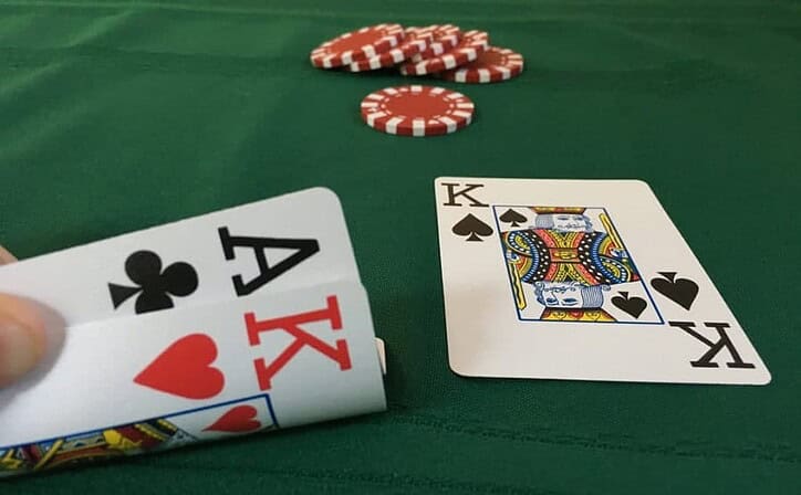Cách so bài trong trò chơi Poker