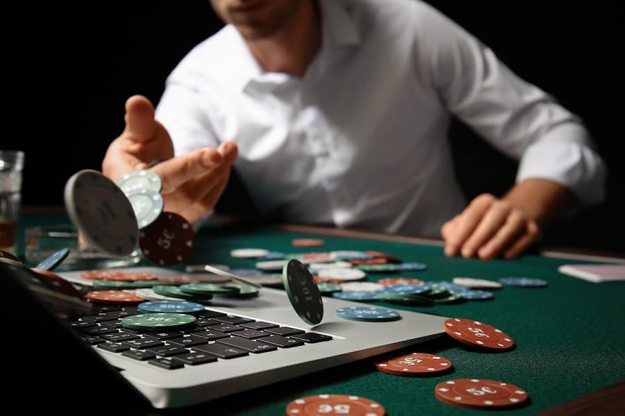 diem qua sai lam can tranh de khi choi poker dam bao khong thua doi thu