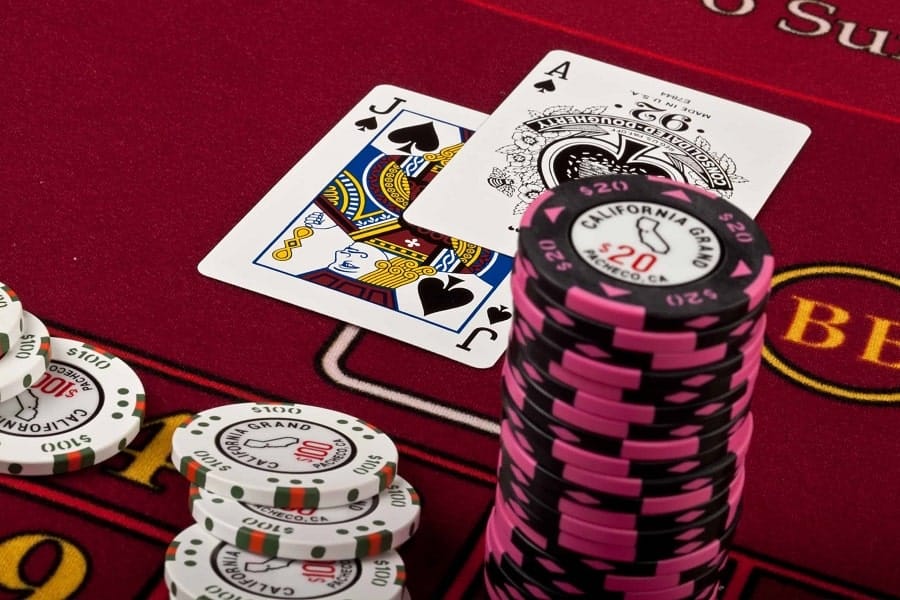 Chơi Blackjack như một chuyên gia với những kỹ thuật đánh bài sau choi blackjack nhu mot chuyen gia voi nhung ky thuat danh bai sau