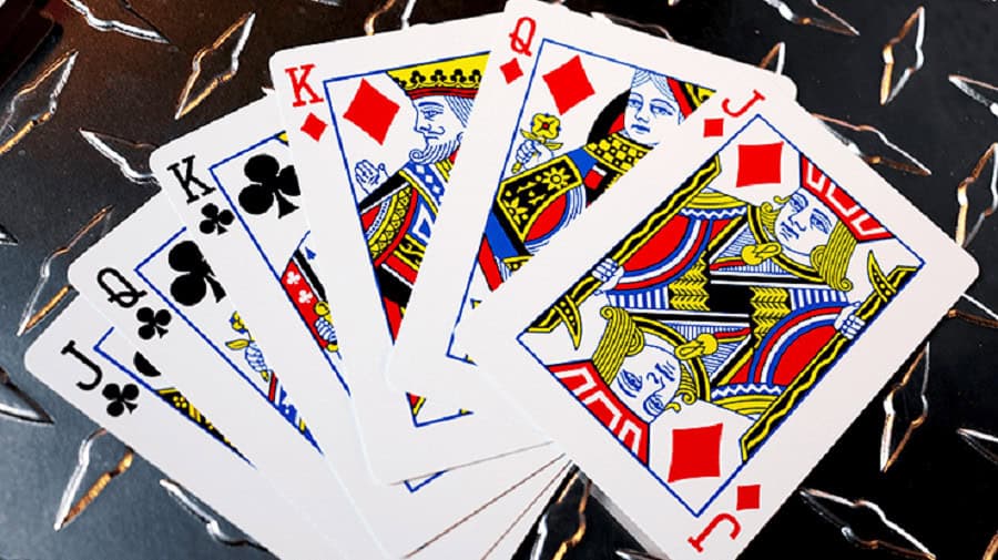 Những điều cần làm trong bài Blackjack để cải thiện khả năng thắng nhà cái