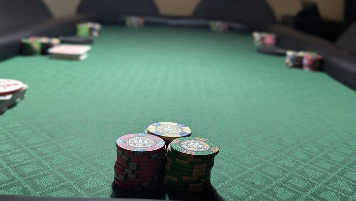 Phân tích mục đích của hành vi đặt cược (bet) trong Poker online