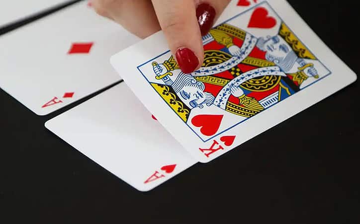 Cách chơi bài liêng chuẩn luật và chiến thuật dễ thắng cho người mới