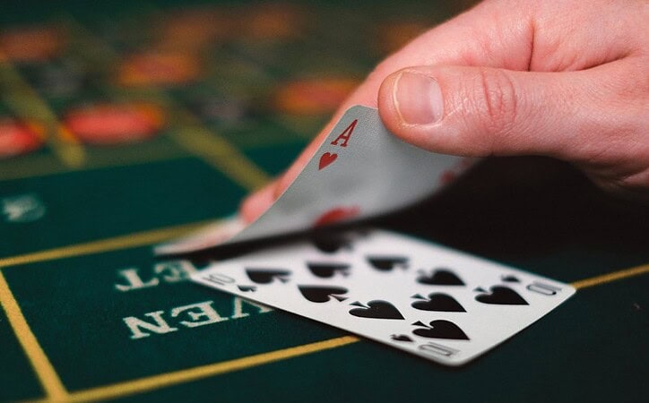 Chiến thuật chơi blackjack dễ thắng ít rủi ro cho người chơi dài hạn